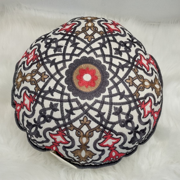 NWT Jessica Simpson Multi-Coloured Embroidered Round Cushion/Neutral Backside - Picture 1 of 10